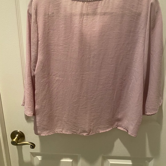 Urban Romantics pink mid length sleeves V-neck button front loop waist SZ L - Picture 3 of 3
